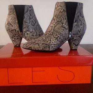 For the love of Snake Print - Aerosoles Boots
